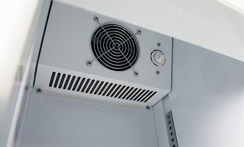 Fläkt och termostat på drickakyl DC160